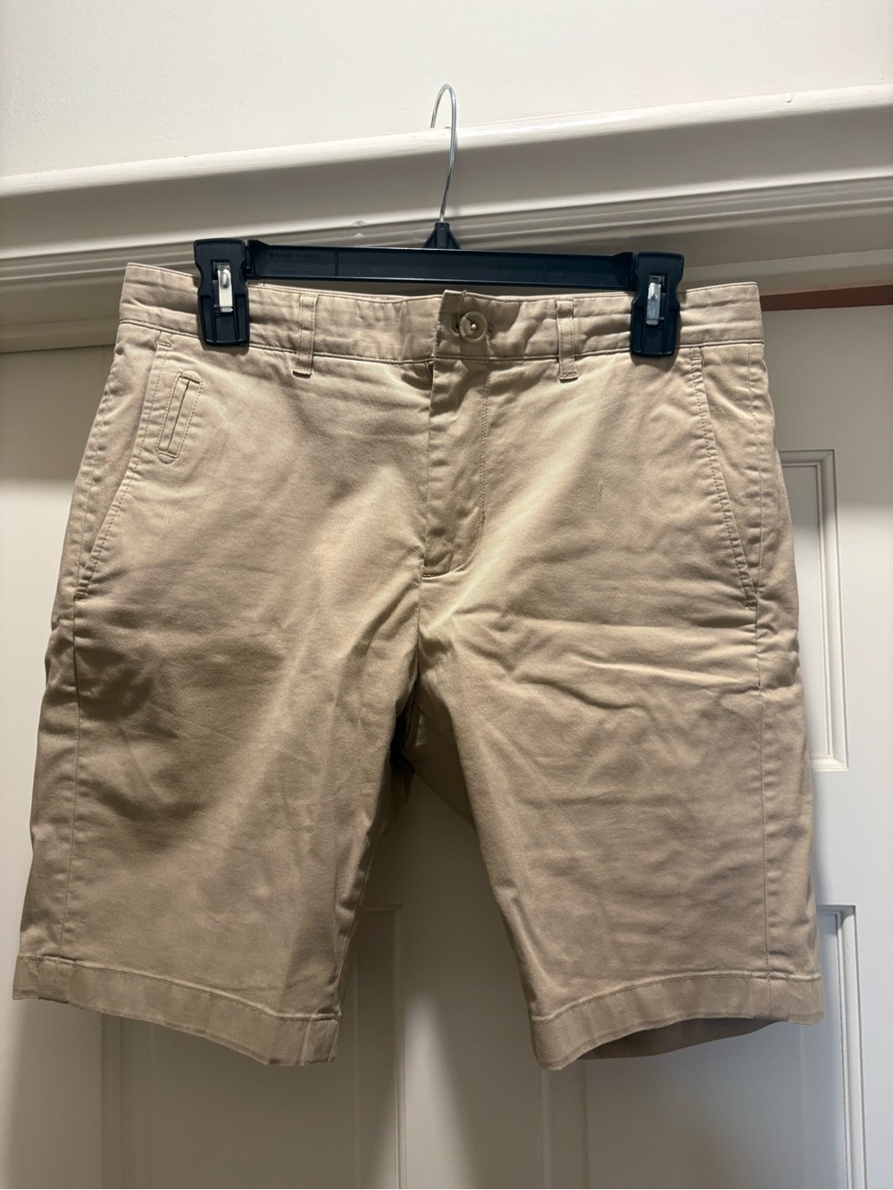 Vince Men's Tan Flat-Front Cotton Shorts